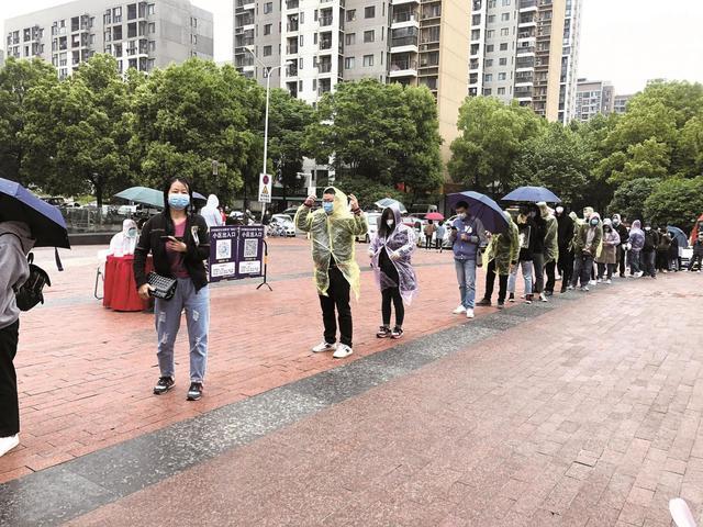 武漢舉辦首場現(xiàn)場招聘會 七個分會場七千多